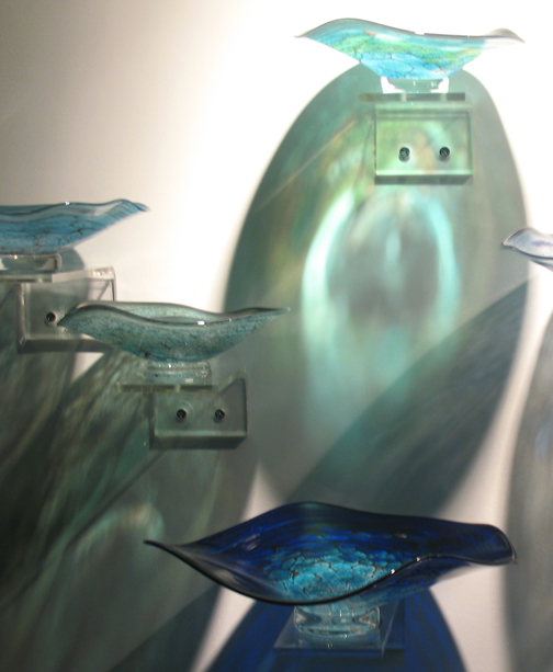 contemporary art glass plates by Lea de Wit